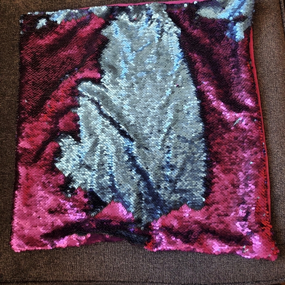 Reversible sequins decorative pillow - Picture 2 of 3